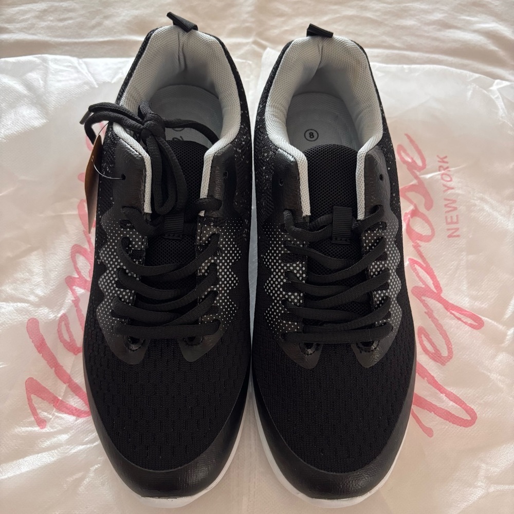 NWOB Vepose Black and White Womens Sneakers - Sz 8